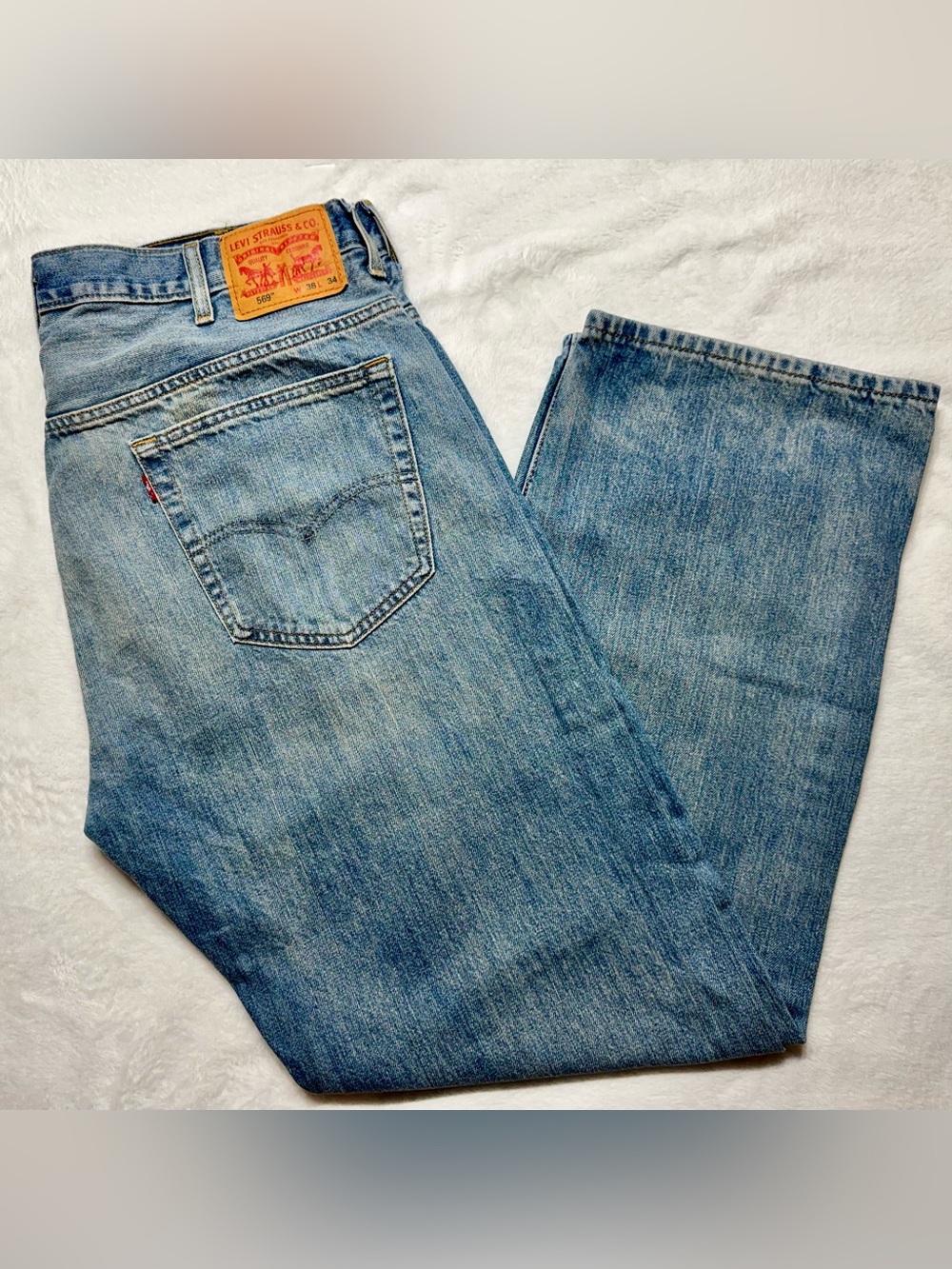 569 Levi's Men's Blue Light Wash Denim Straight Loose Fit Jeans